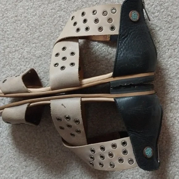 Cute Flat Italian Leather Sandals Zip in back - Picture 4 of 6